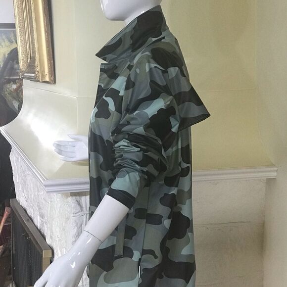 BNWT Rains Camo Waterproof Hooded Jacket - Picture 3 of 7